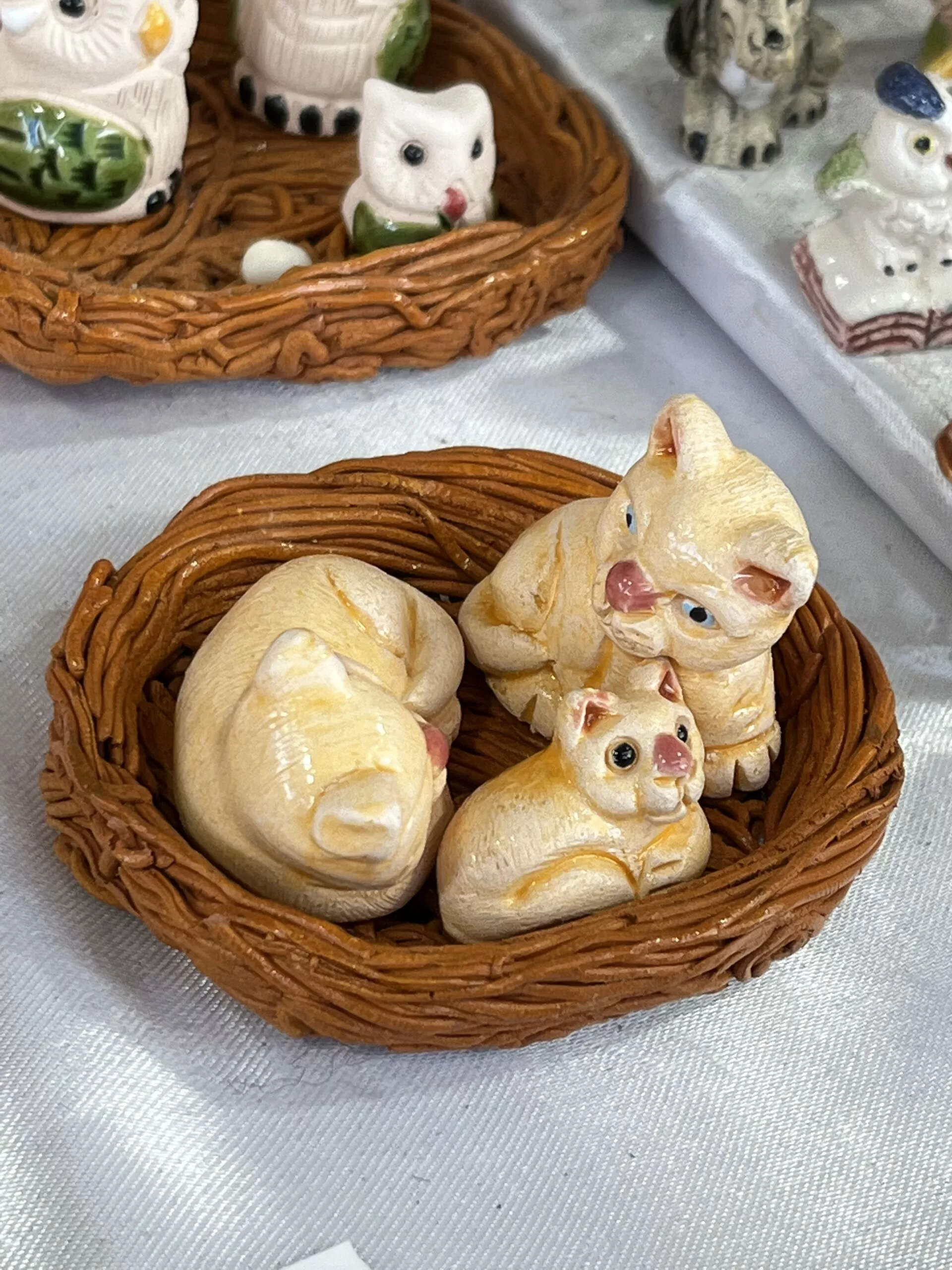 Nid en céramique - famille de Chat